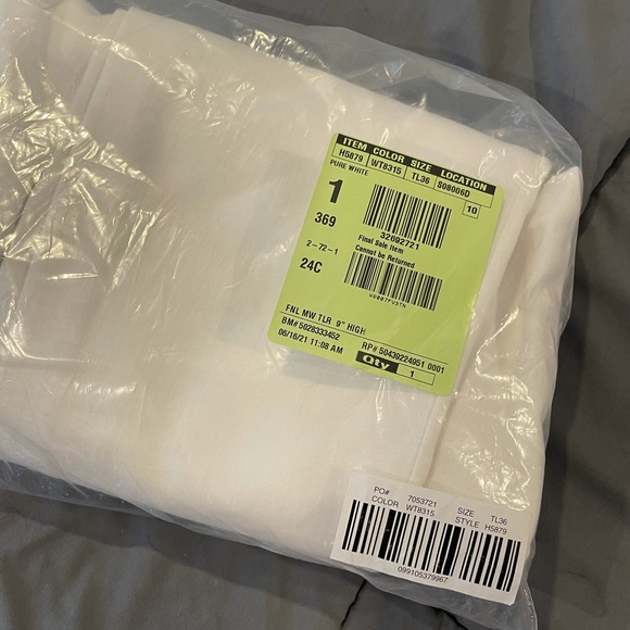 NWT! Taller 9" Mid-Rise Skinny Jeans - 36 taller - Picture 5 of 5